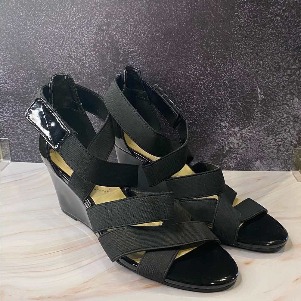 Liz Claiborne chic Black Strappy Wedges -size 7 - refined comfort
